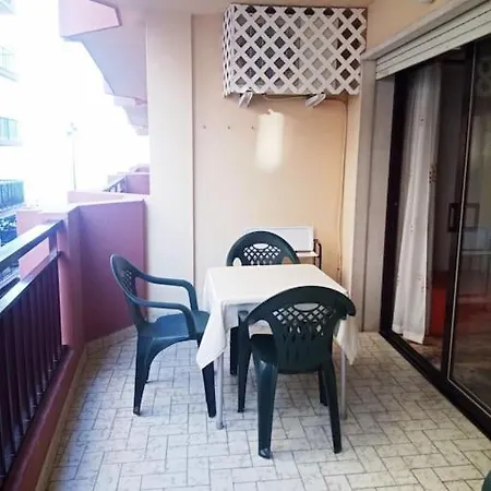 Apto Centrico En Primera Linea De Playa + Parking Apartment