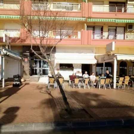 Apto Centrico En Primera Linea De Playa + Parking Apartment *